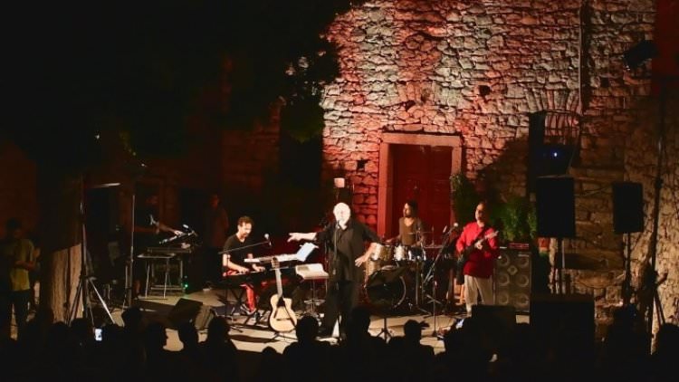 Με μαζική συμμετοχή και μεγάλη επιτυχία η συναυλία του Διονύση Σαββόπουλου στο Παλαμήδι